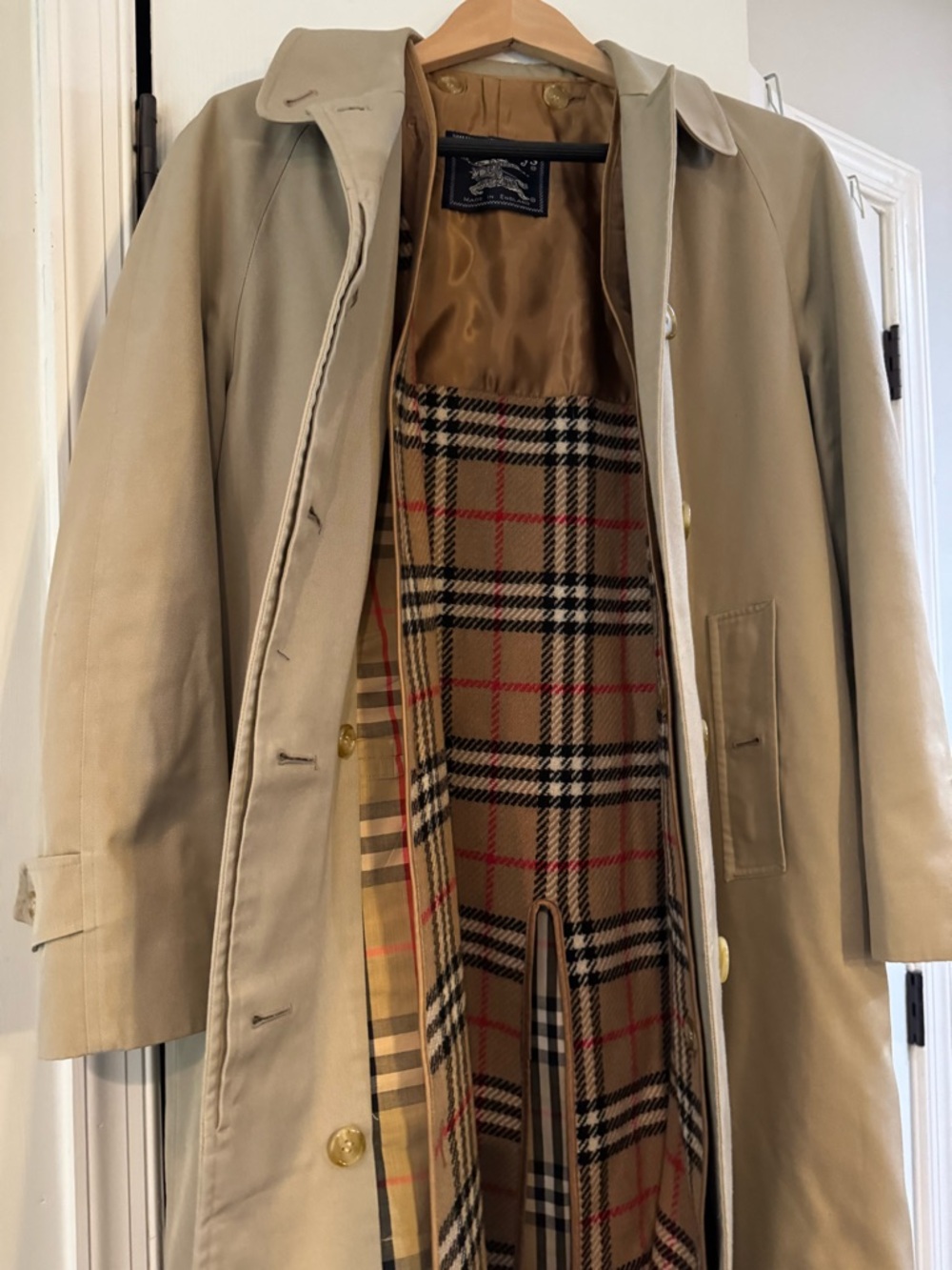 Burberry Beige Trench Coat - Classic Single-Breasted - Picture 2 of 5